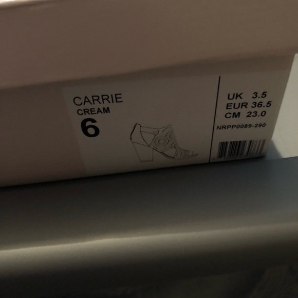 BNIB adorable sandals - Picture 6 of 6